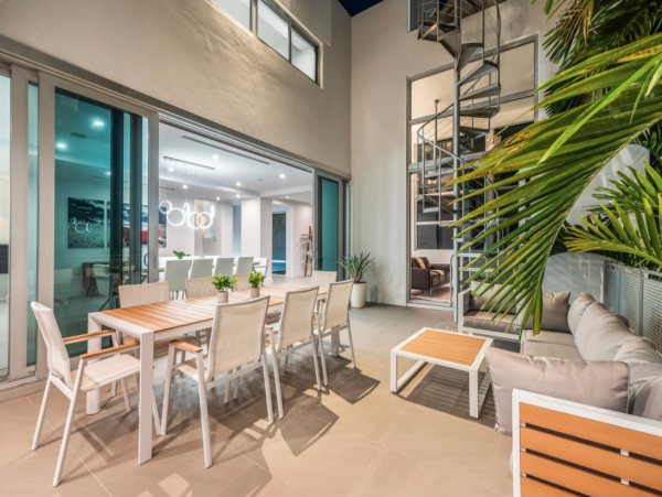 Miami Waterfront Luxury Villa - 4 Bedrooms Boater`s Retreat with Gym & Pool